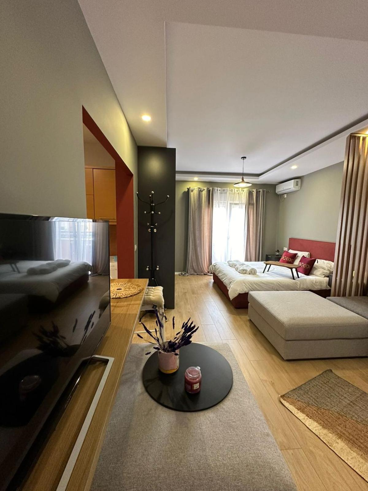 Urban Charm Studio With Balcony ติรานา ภายนอก รูปภาพ